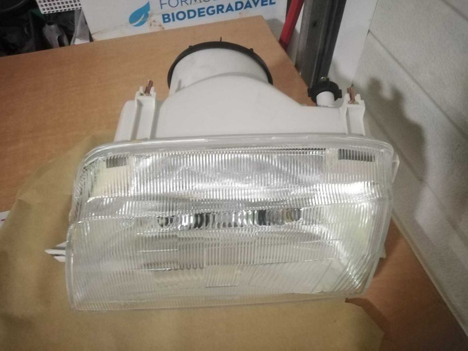 Farol NOVO Esquerdo Renault R19 de 1989