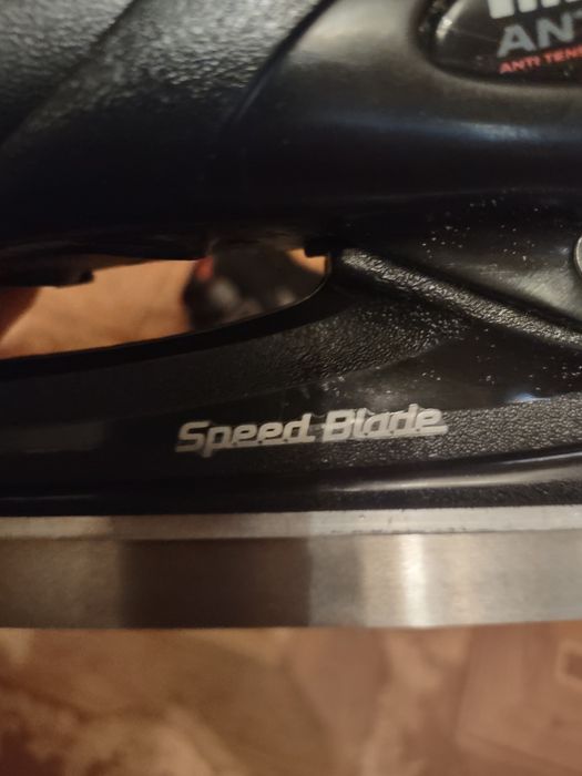 Продам профессиональные коньки