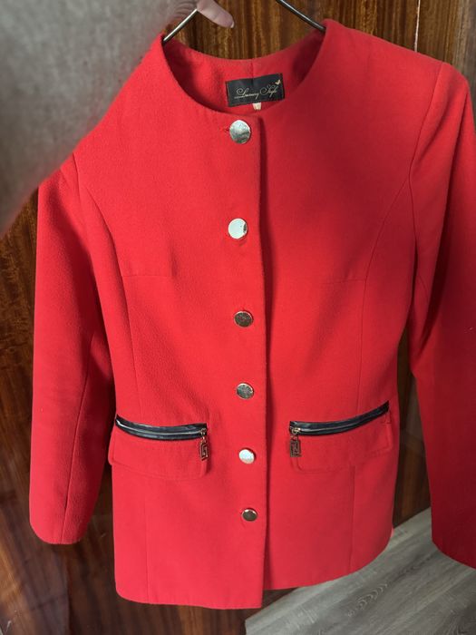 Пальто 46 червоне