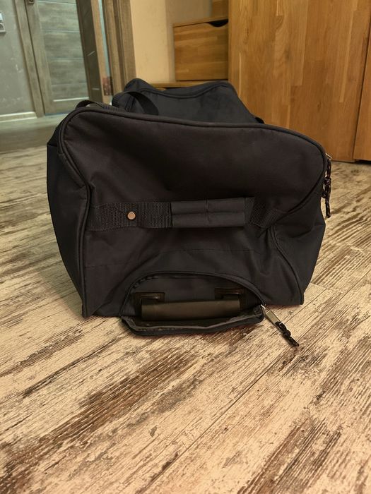 Дорожня сумка на колесах