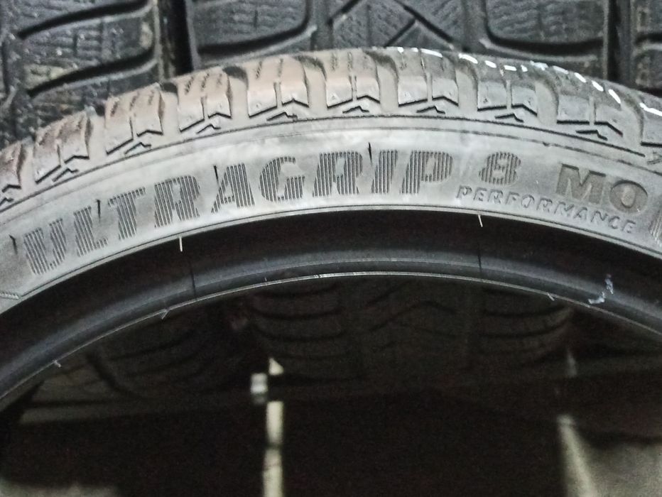225 40 r18 92V Goodyear UltraGrip 8 MO para zima wymiana
