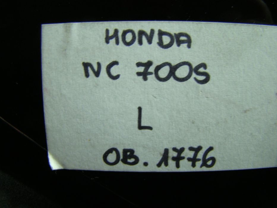 WYPEŁNIENIE OWIEWKI PLASTIK PRZÓD HONDA NC700S LEWA