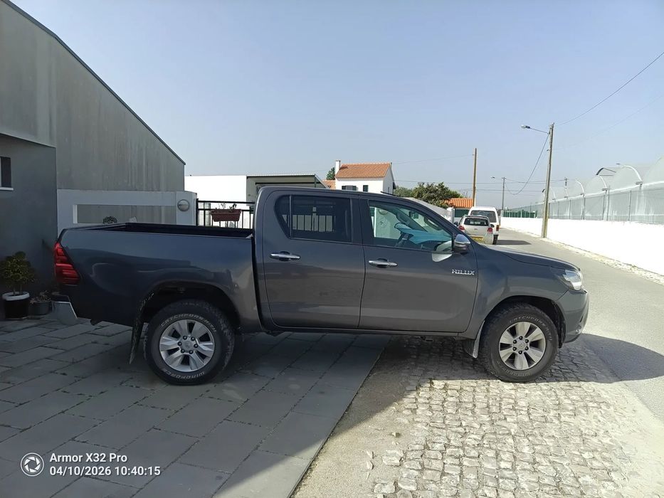 Toyota Hilux 2.4 D-4D 2WD CD Tracker