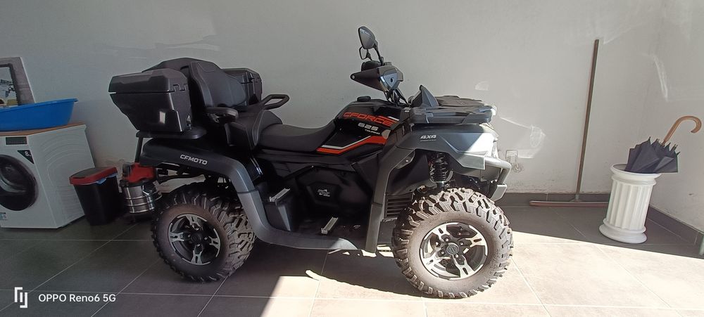 Moto quatro semi novo