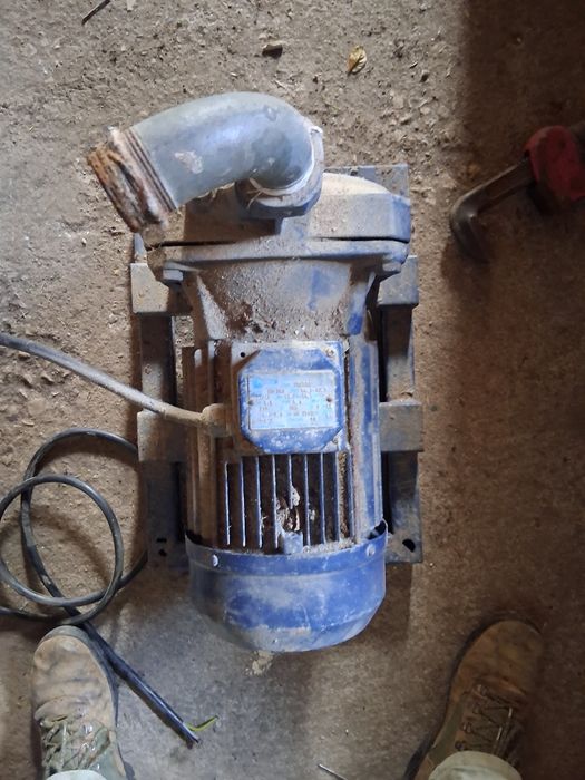 Bomba de água usada