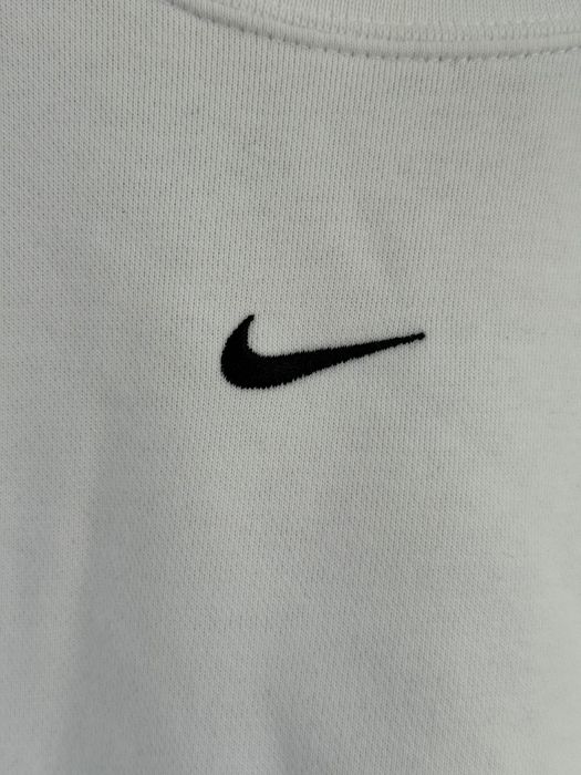 Biała bluza Nike sportowa z lampasami