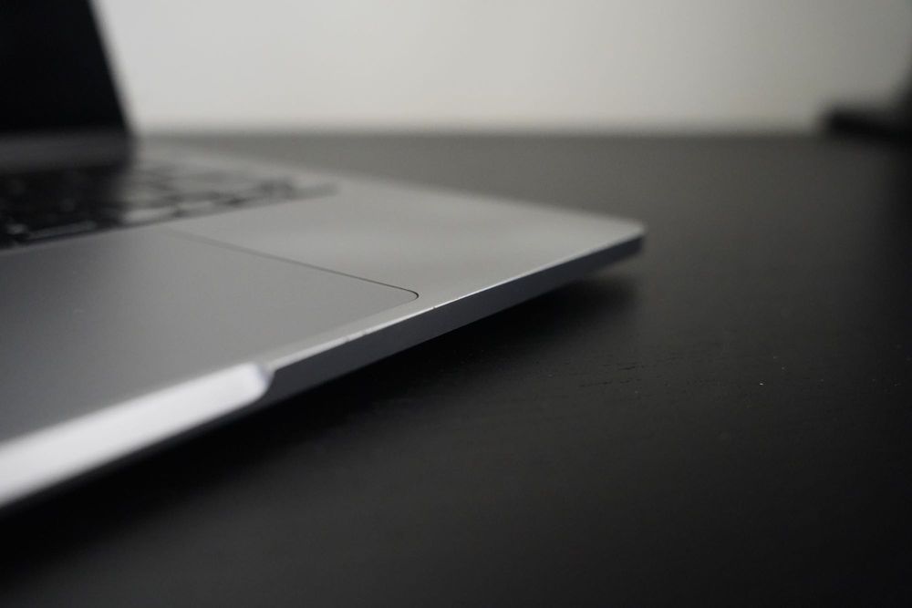 Używany firmowy MacBook Pro 13 M1 16GB RAM 256GB SSD 2020