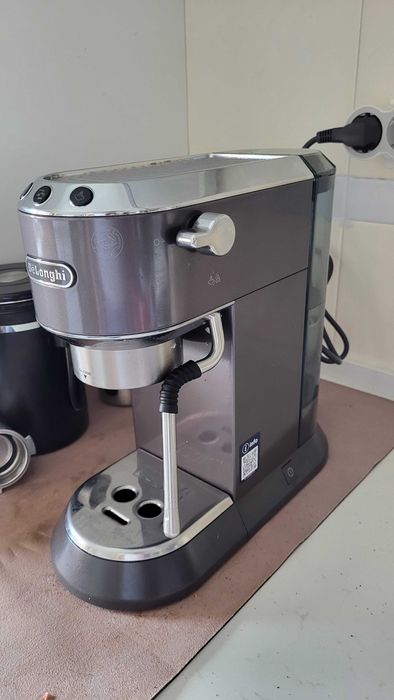 Máquina de café manual - Delonghi Dedica Arte