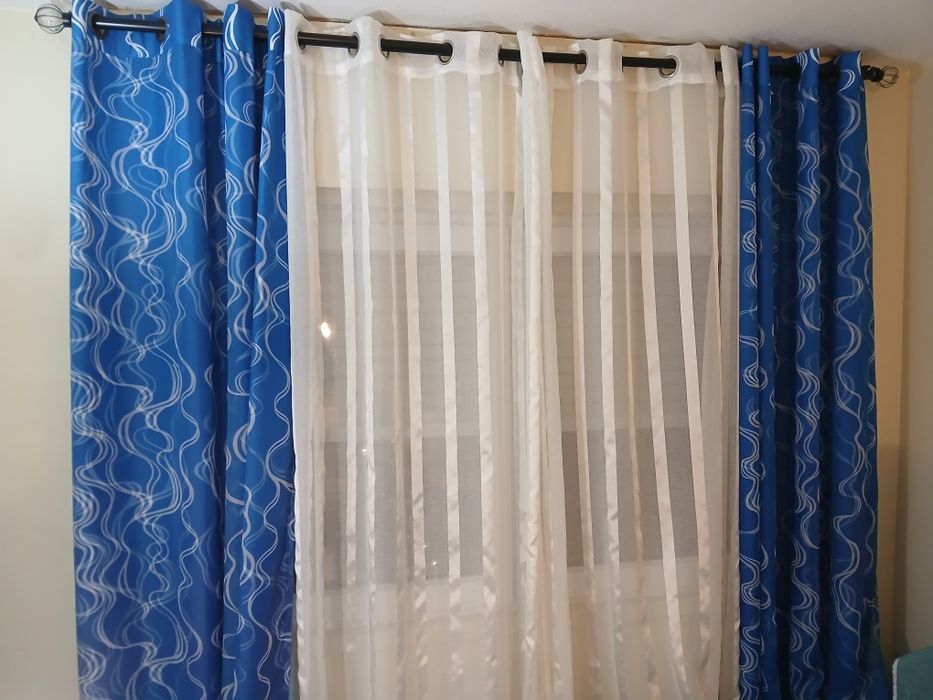 Vende-se cortinado e varão