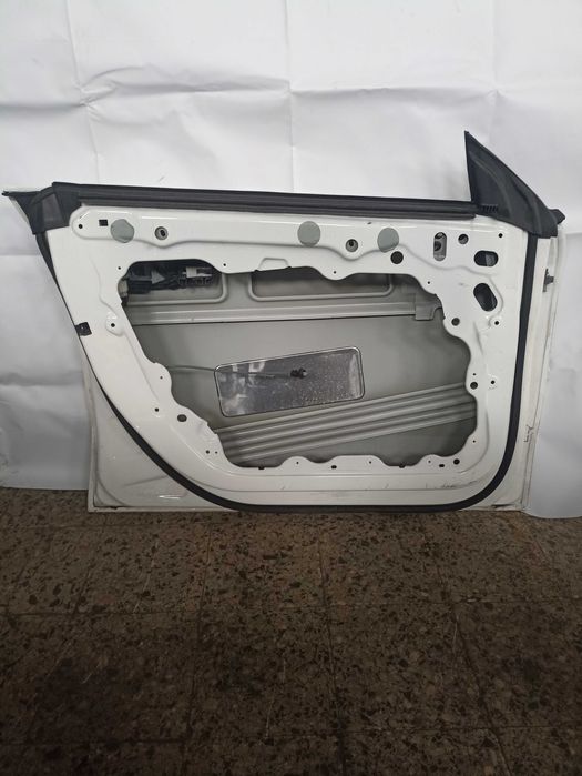 (W118) Porta frente esquerda de mercedes serie A  2019