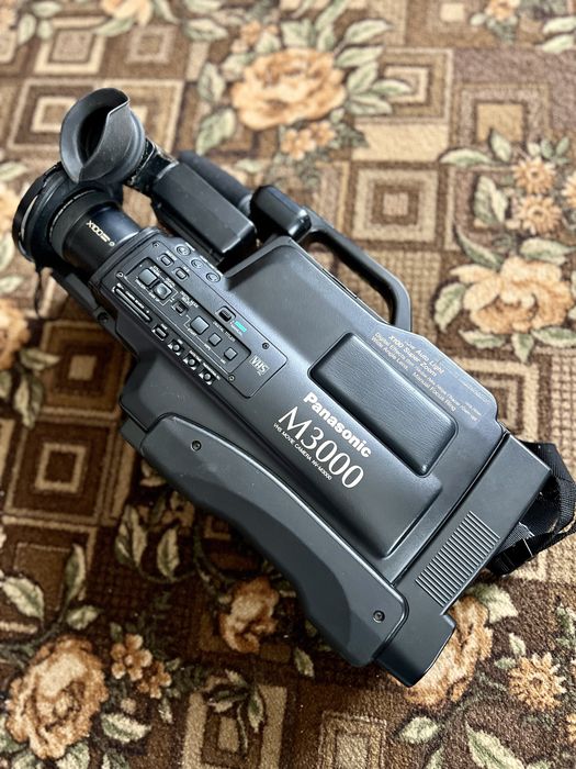 Продам відеокамеру Panasonic M3000