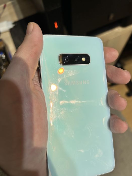 Samsung galaxy S10e white