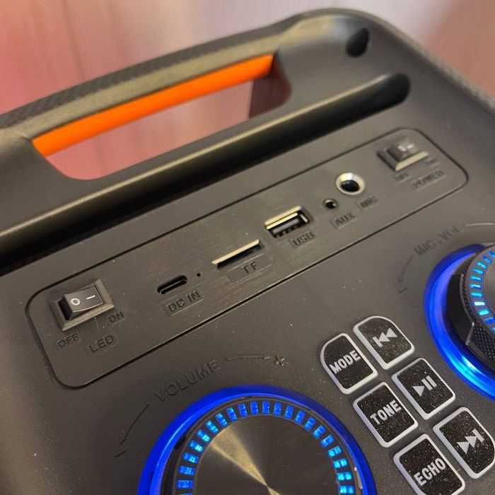 Портативна гучна Bluetooth колонка с підсвіткою і мікрофоном