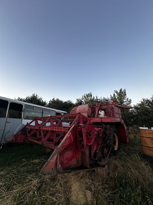 Комбайн  Massey Ferguson з документами