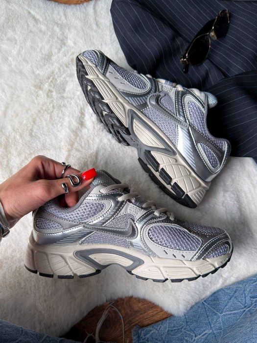 Жіночі Кросівки Nike V5 RNR Metallic