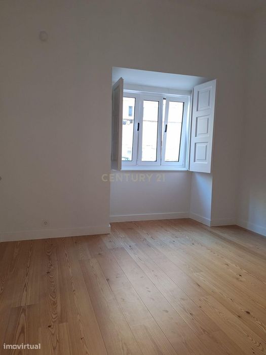 Apartamento T2 para arrendamento em Campo de Ourique