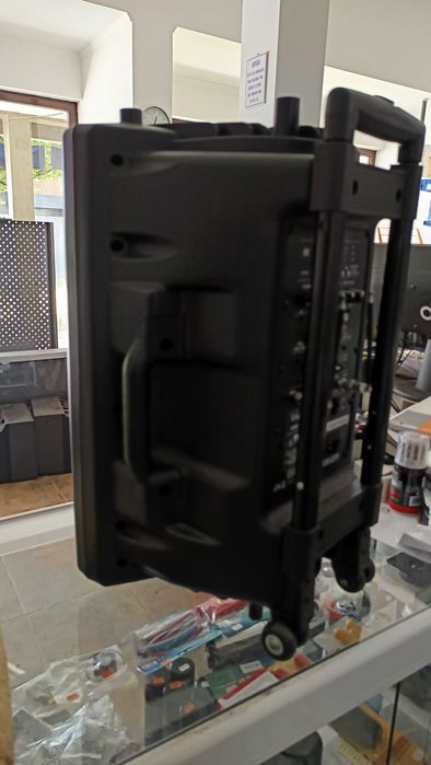 Coluna Amplificada 12" 700W USB/BT/SD/BAT VHF Preta IBIZA