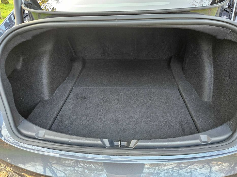 Продам Tesla Model 3  2023р. у відмінному стані