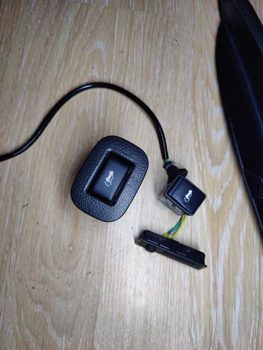 Кнопка электропривода крышки багажника (ляды) Nissan Rogue T-32