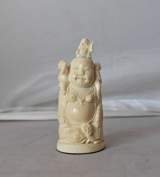 Stara figura uśmiechnięty Budda z dziećmi