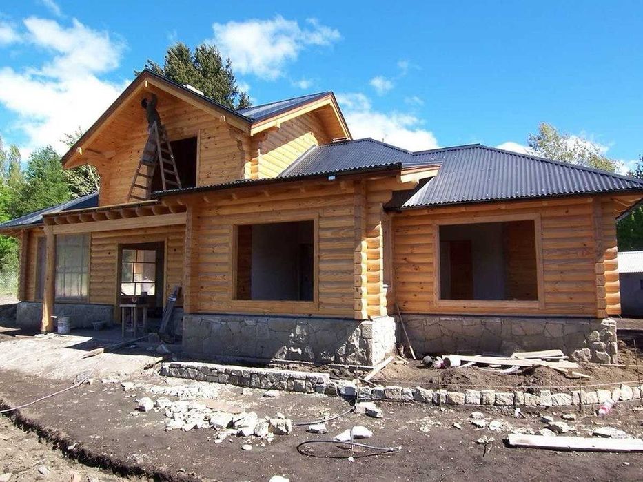 Будівництво будинків, бань, альтанок (оциліндрований брус, дикий зруб)