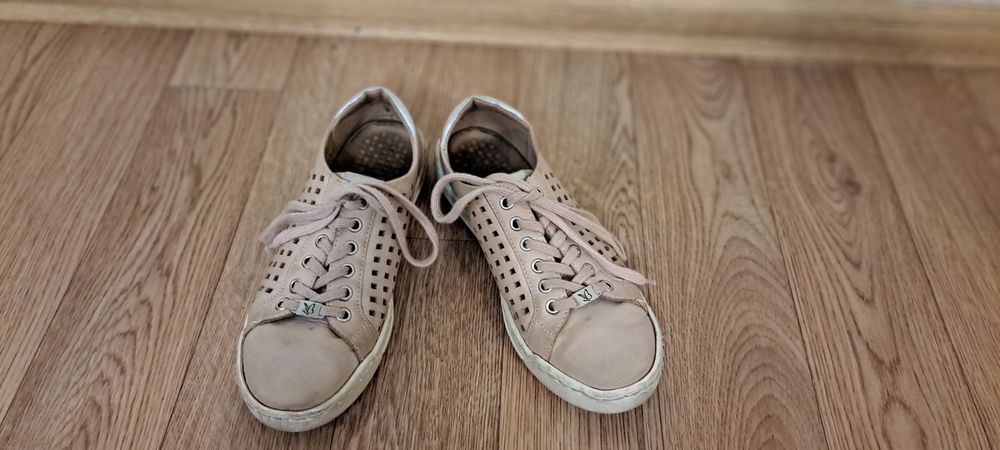 Туфлі з перфорацією