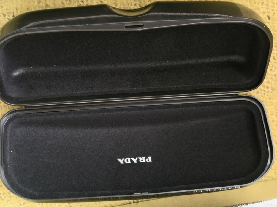 Prada futerał na okulary