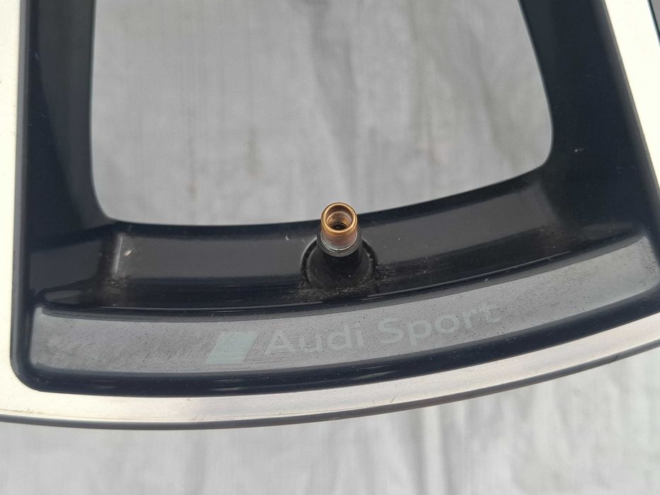 felga aluminiowa audi q7 sq7 q8 sq8 s-line audi sport 22 4m8.601.025.q