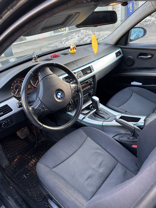 Sprzedam swoje BMW E90, rok 2005, 2.0 benzyna, automat.