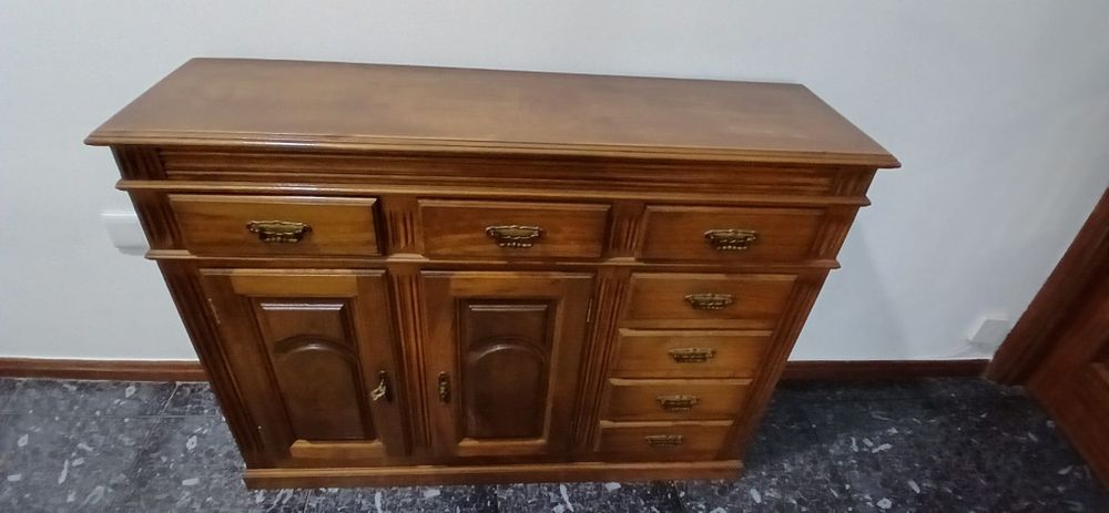 Sapateira de madeira