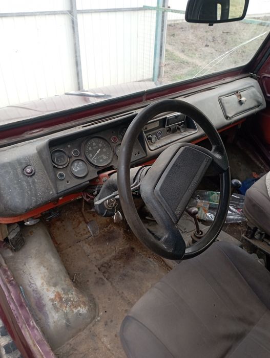 Продам ЛуАЗ один только красный на ходу второй нет .