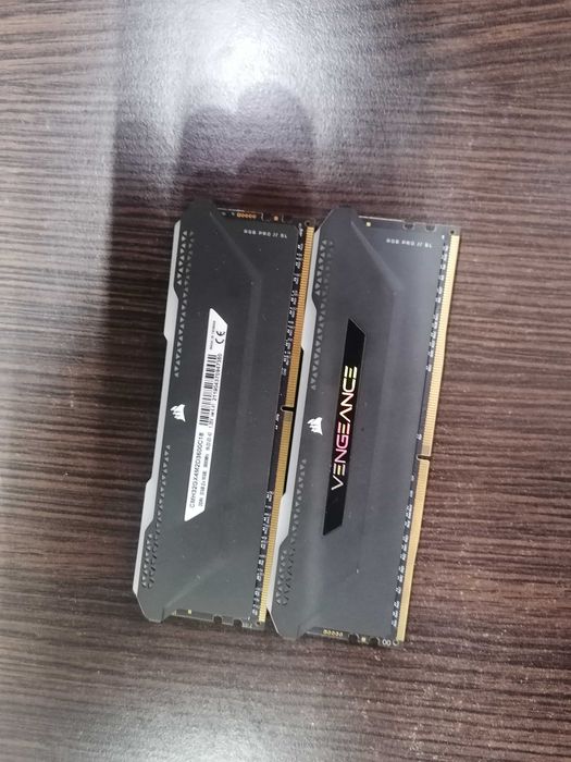 VENGEANCE RGB PRO SL 32 GB (2 x 16 GB) DDR4 DRAM 3600 MHz C18 — czarny