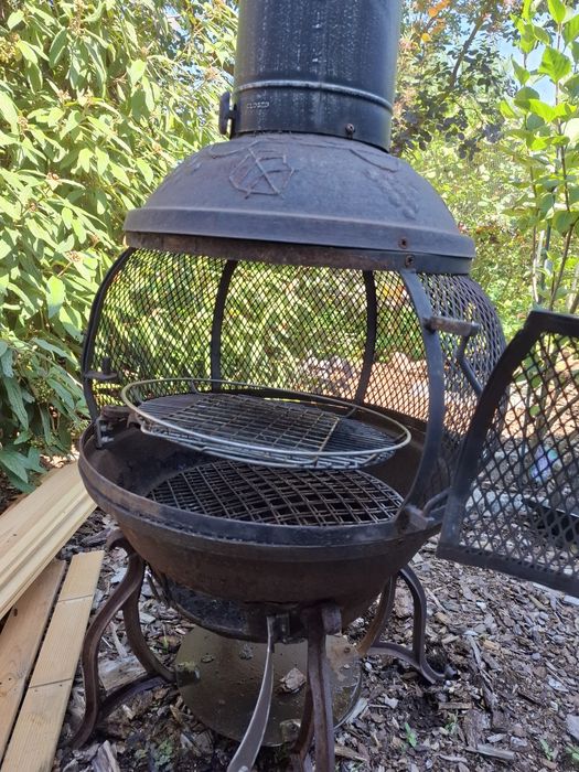 Żeliwny kominek ogrodowy z funkcją grilla / Piecyk Tarasowy Chimenea