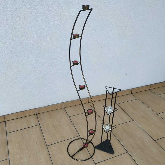 Sprzedam dwa świeczniki wysokość 125cm i 63 cm kolor czarny i patyna
