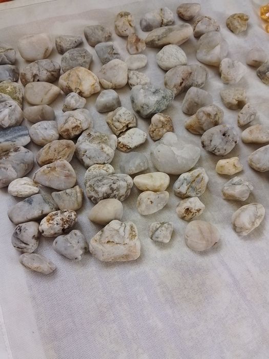 Камушки-камни (горной речки) для аквариума-декоративные.- 1 кг.