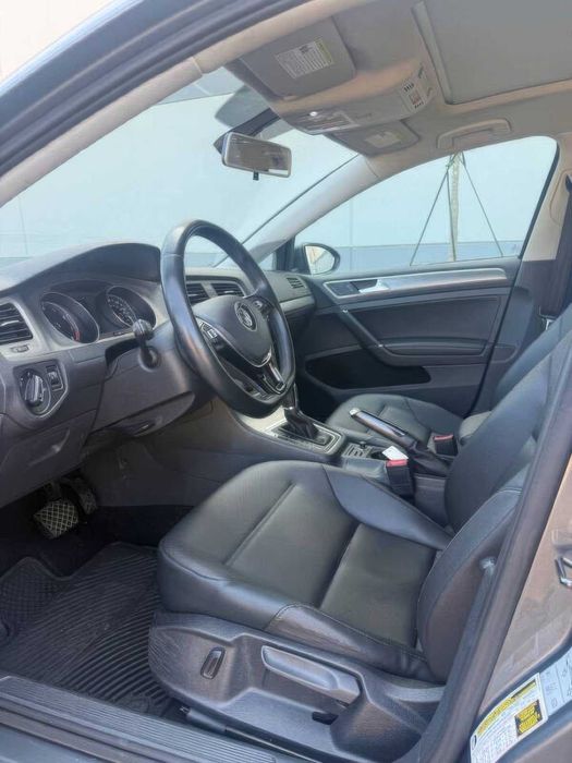 Volkswagen Golf      2016