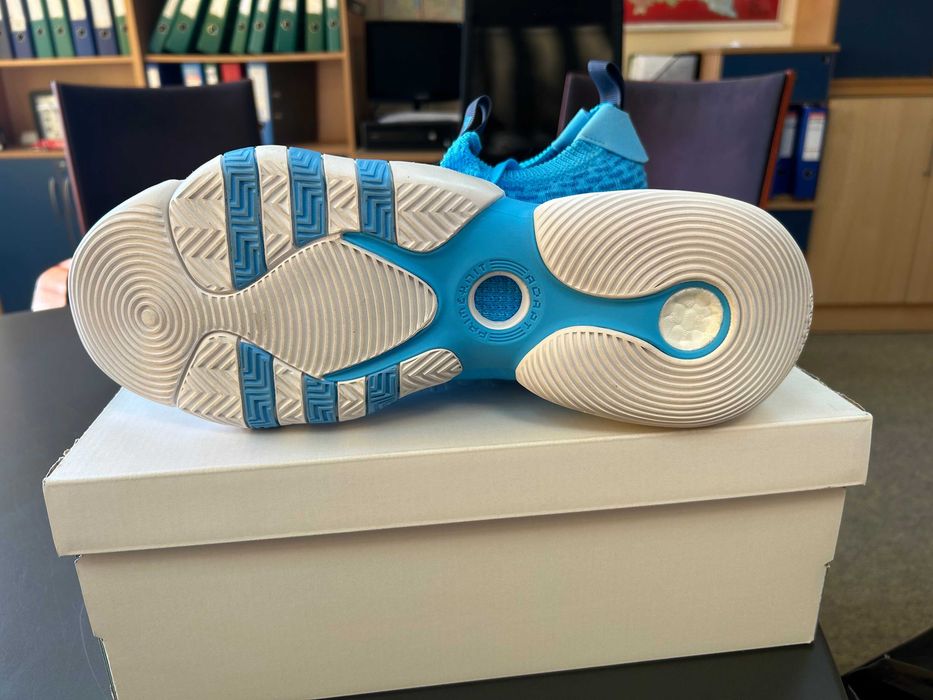 Adidas Trae Young 2.0