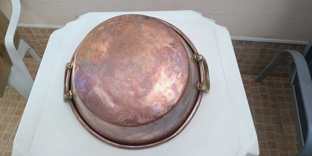 Vendo  tacho em cobre bom para Pastelaria
