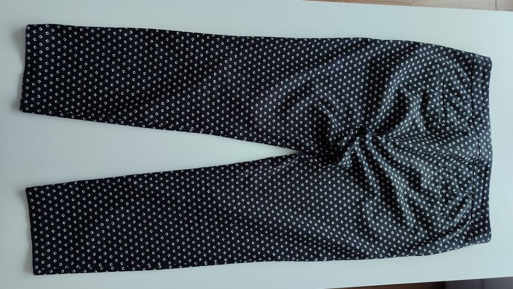 Eleganckie czarne spodnie z printem 38 M Karol Basic do kostek