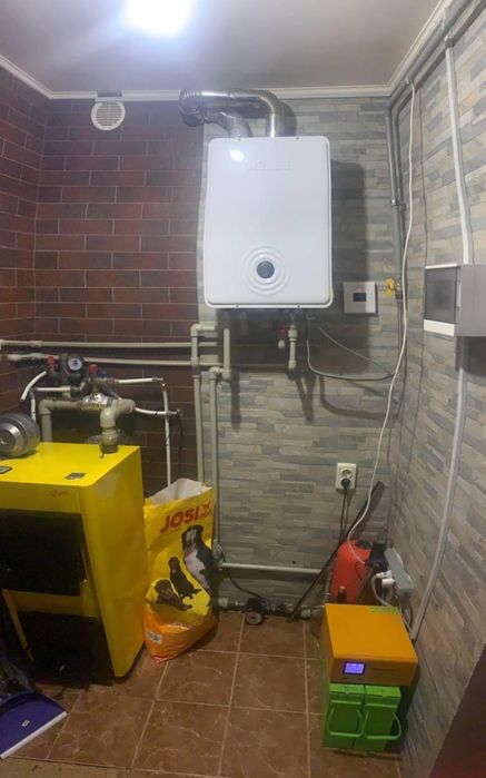 Добротный дом в центре села