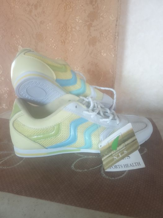 Кроссовки демисезонные