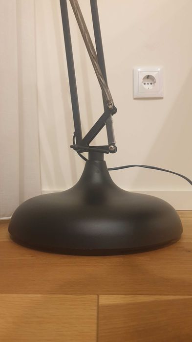 Candeeiro de pé- Área