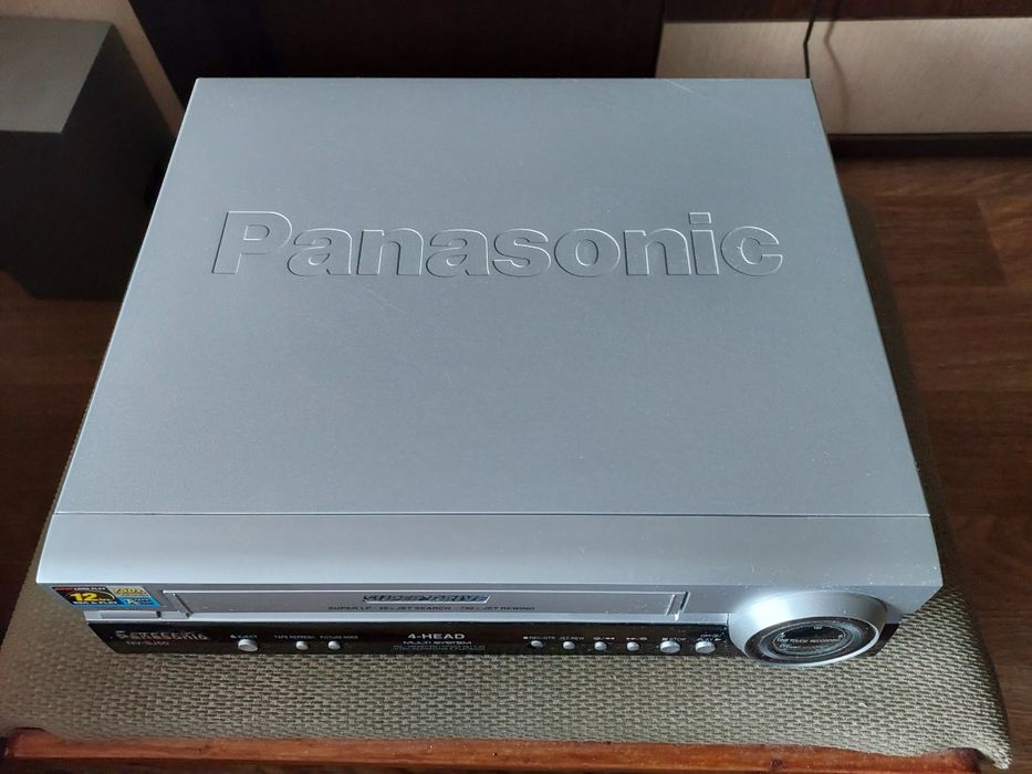 Видеомагнитофон Panasonic (на детали)