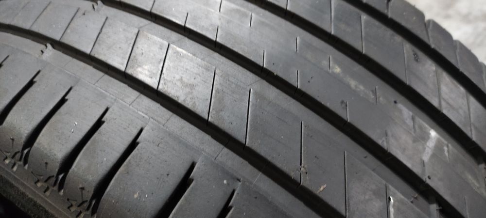 Pneus 255/40/21  semi novos