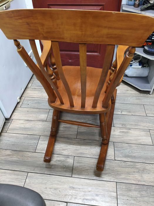 Fotel bujany drewniany