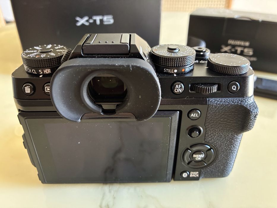 FujiFILM  XT5 e Punho Fuji - Excelente Estado -