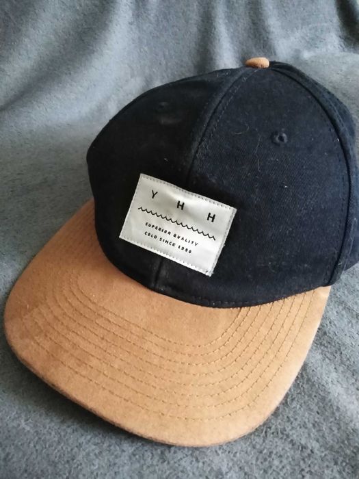 H&M czapka z daszkiem.