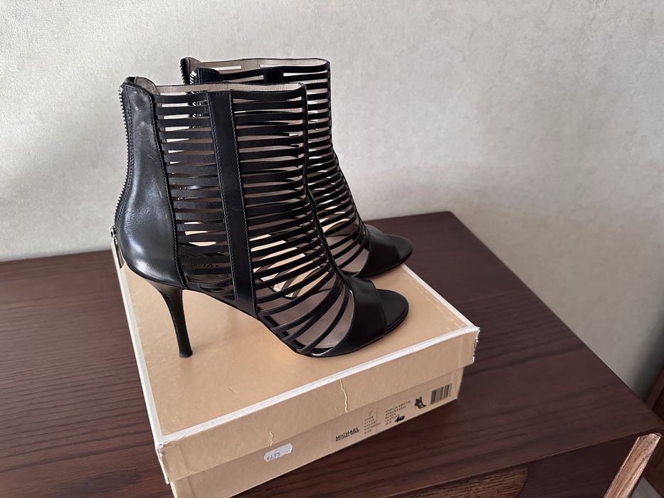 Продам стильні жіночі ботильйони Michael Kors Odelia Bootie.