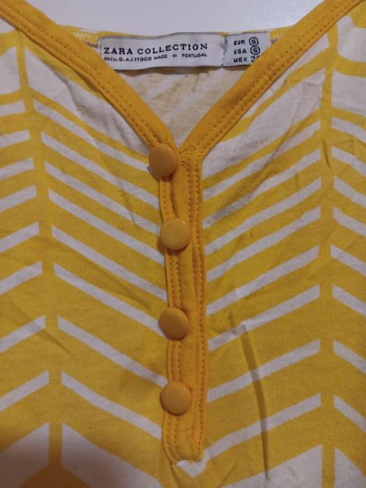 Top amarelo c/ bolsos