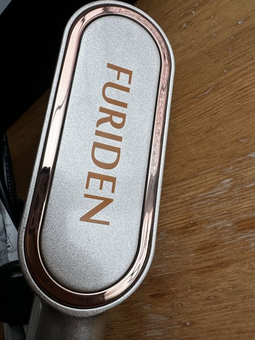 Prostownica do włosów , szczotka do stylizacji